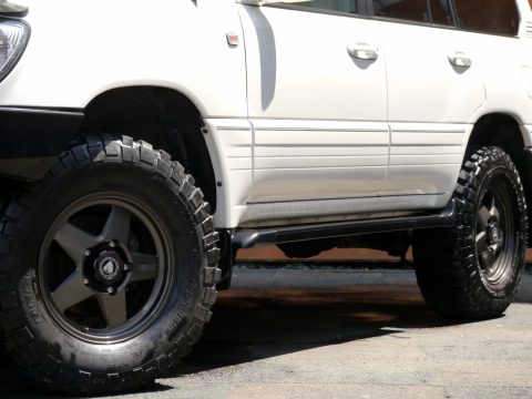 ランドクルーザー１００ VXLTD ARB4×4カスタム　ＢＦグットリッチＭＴタイヤ＆ザイジクスホイール